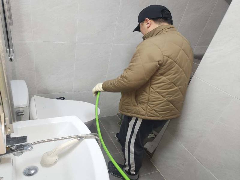 의왕 변기막힘 작업사례 7